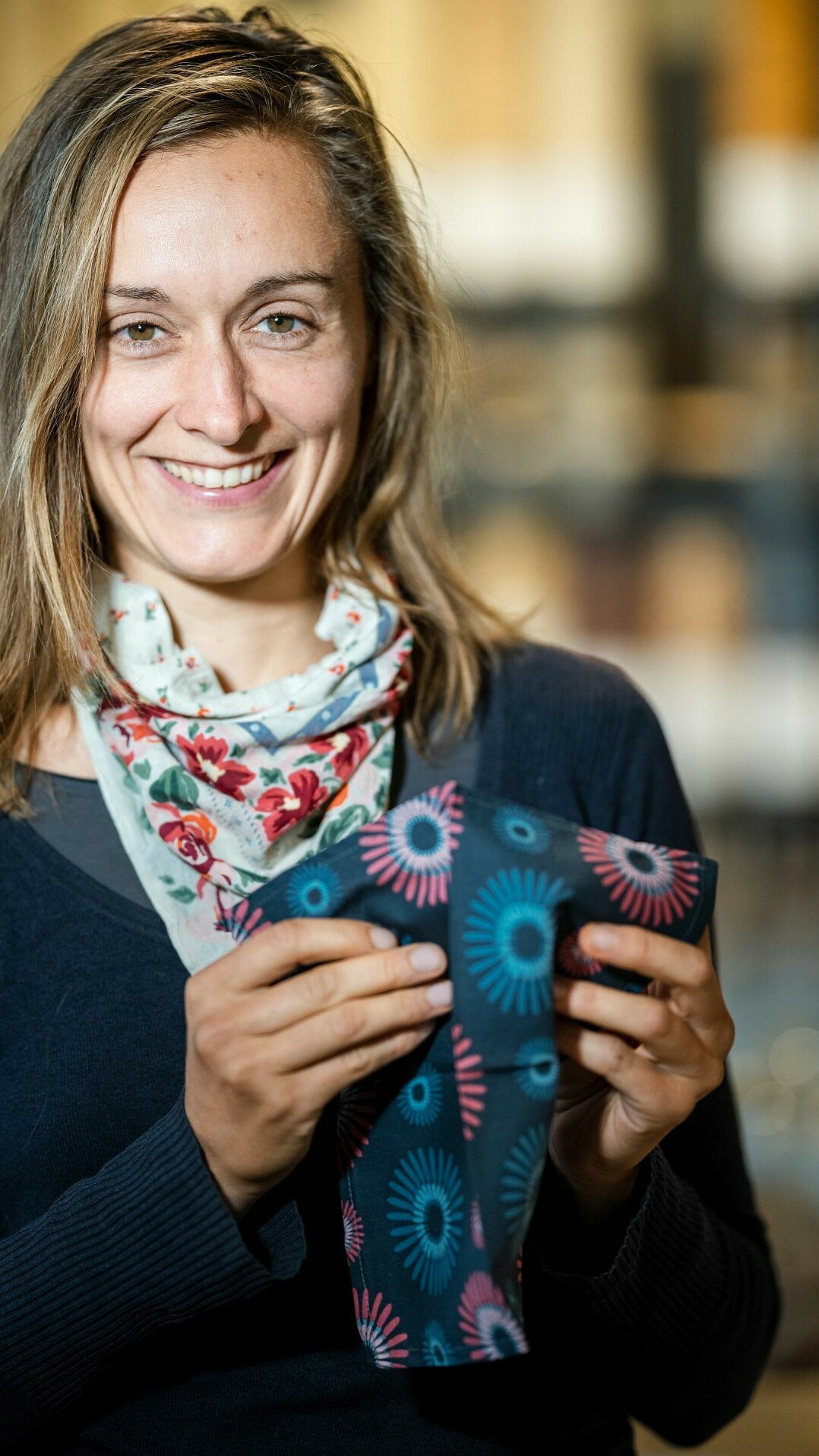 Olga Witt nutzt ein Stofftaschentuch für Zero Waste