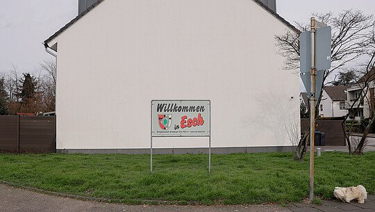 Ortsschild: Willkommen in Esch