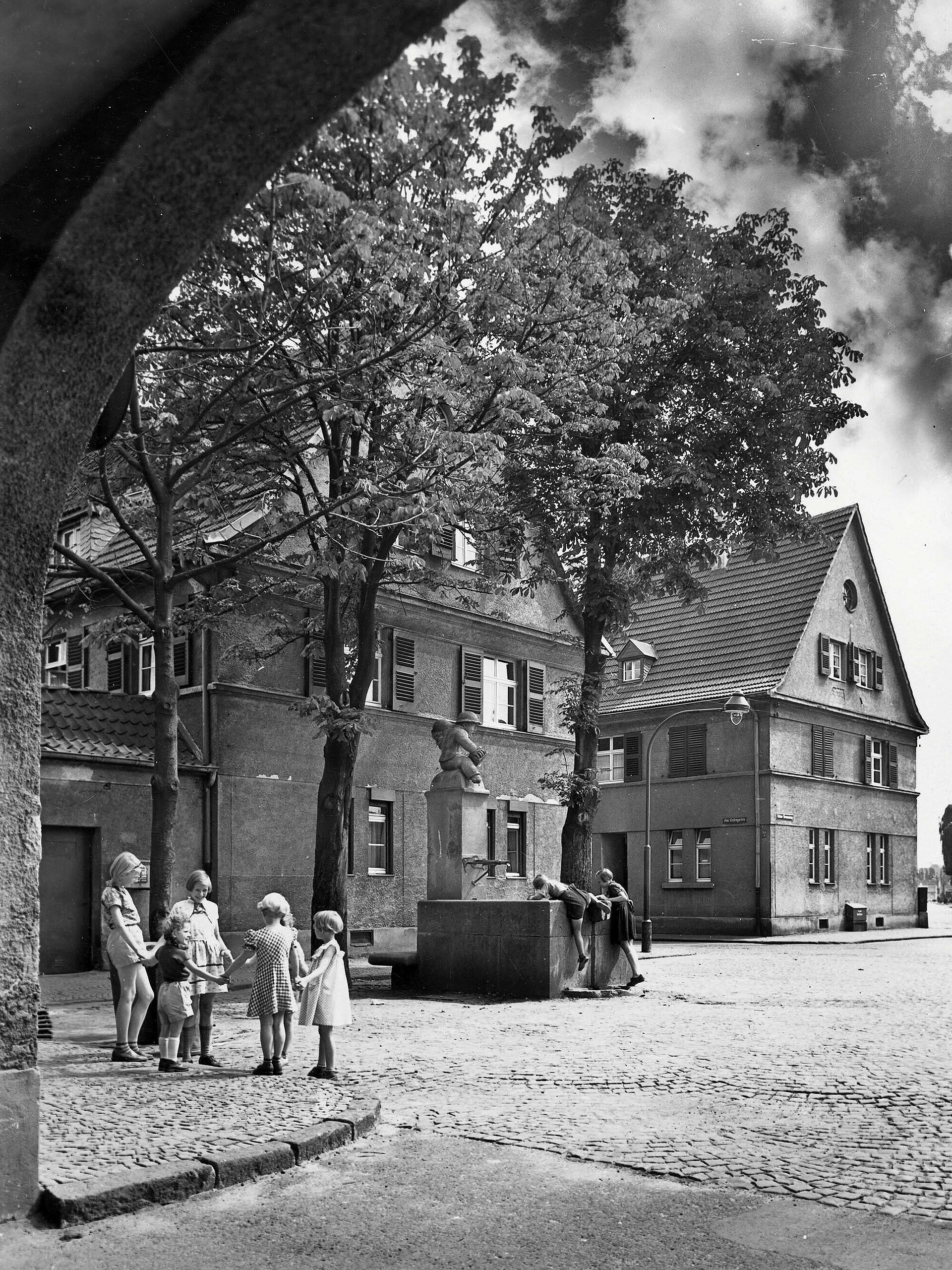 Historisches Foto von spielenden Kindern in Bickendorf I in Bickendorf